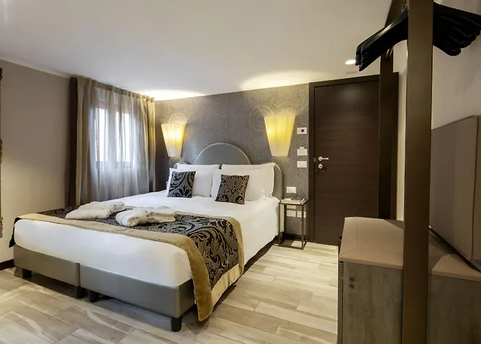 Отель Alle Guglie Boutique Венеция