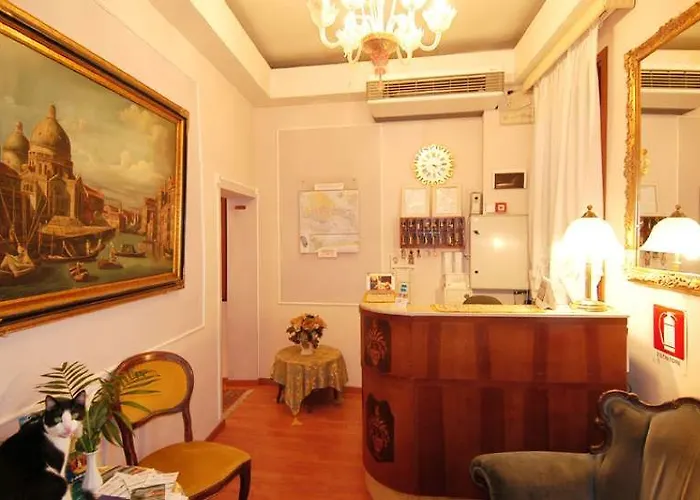 Отель Alle Guglie Boutique 3*